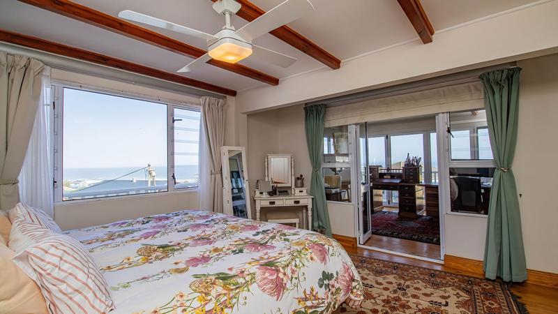 4 Bedroom Property for Sale in Outeniqua Strand Western Cape